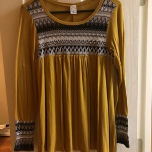 Size large long sleeve top
